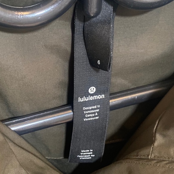 Lululemon jacket/raincoat size 6 - Picture 1 of 3
